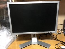 Монітор Монітор Dell UltraSharp 2208WFPt / 22" (1680x1050) TN / DVI, VGA, USB ,бу