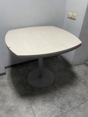 Офісний стіл квадратний «Яблуня світла» бу