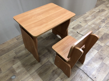 Столик детский+ стульчик "Вишня" , бу