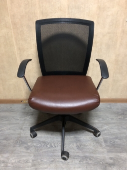 Офисное кресло, сетка "Коричневый" "Новый кожзам" ,бу 