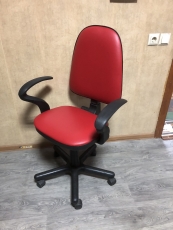 Кресло офисное №2 "Красный" "Новый кожзам" бу