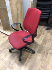 Кресло офисное "Красный" бу