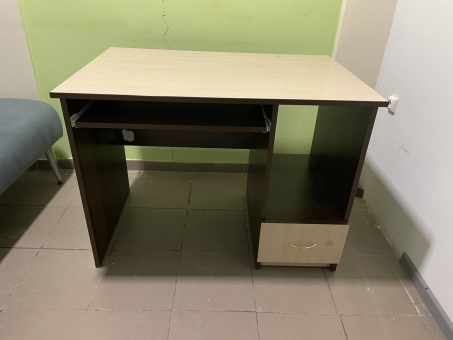 Стол офисный прямой "Орех темный - яблоня светлая" бу