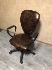 Кресло офисное "Новый кожзам" "Коричневый" бу