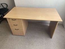 Офісний стіл прямий з тумбою "Бук" бу