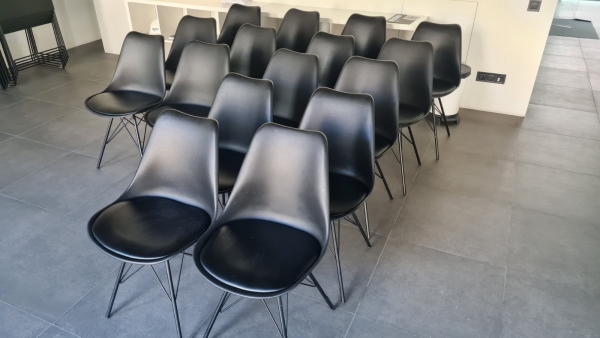 Стул обеденный Jysk KLARUP «Кожзам» «Черный», бу