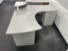 Кутовий офісний стіл із тумбою «Сірий» бу