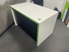 Стіл офісний прямий "Білий-чорний" бу