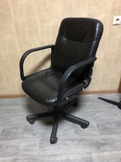 Кресло офисное № 8 "Новый Кожзам" "Черный" бу